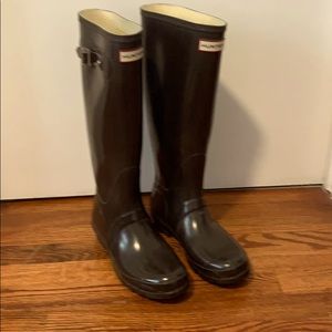 Hunter Tall Waterproof Rain Boot; size 9